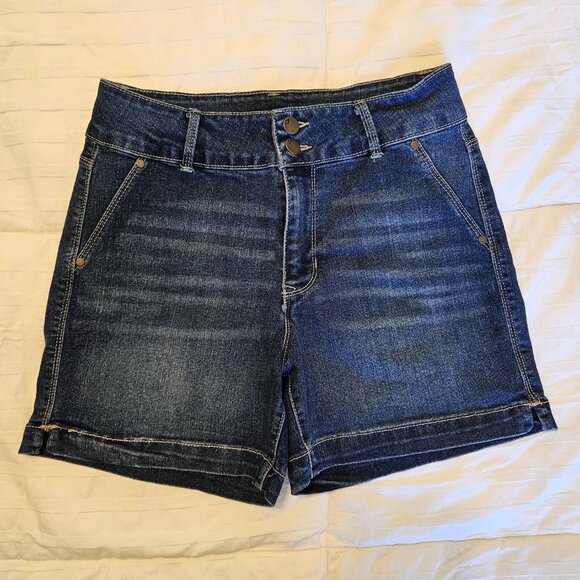 d. jeans Women's Distressed Wash Denim Jean Shorts - Size 6 - Picture 2 of 9